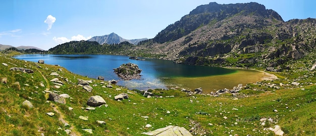 Precioso lago de Montmalus en Encamp