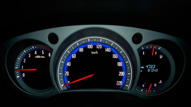 Zdjęcie prędkościomierz samochodu pokazuje prędkość