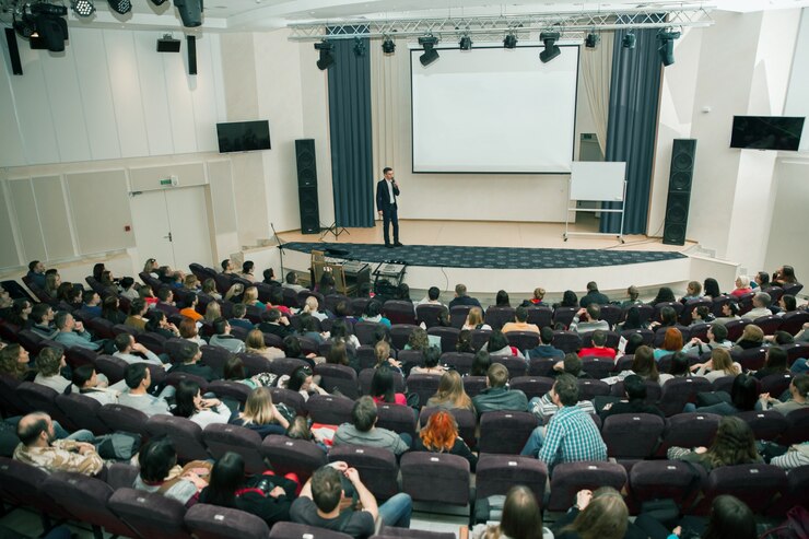 Zdjęcie prelegent na konferencji biznesowej
