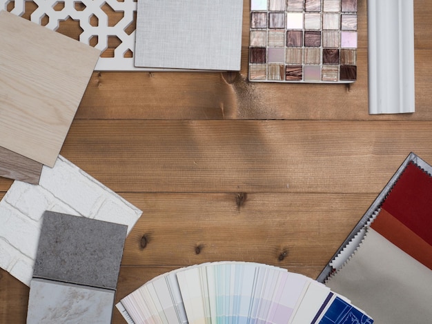 Próbki drewna materiałowego na stole betonowymProjektowanie wnętrz wybierz materiał do pomysłu Pomysł na dekorację Pomysł na vintage materiałxDxA