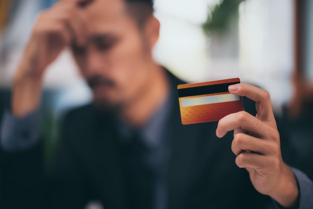 Problemy finansowe z kartami kredytowymi