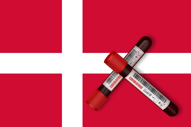 Probówki Z Napisem 2019ncov Na Tle Flagi Danii