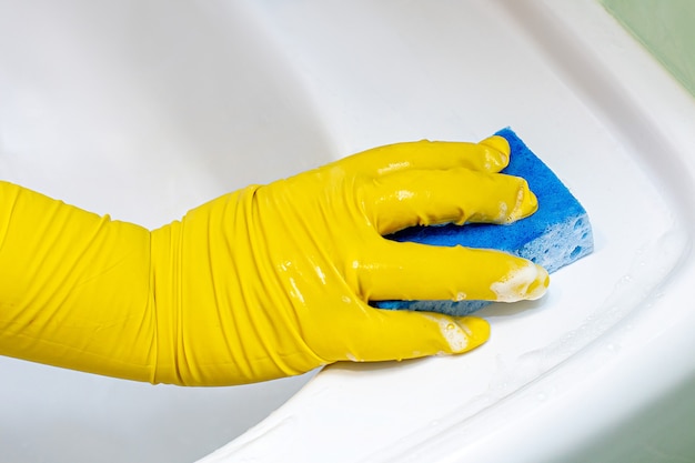 Proces Mycia Umywalki W łazience