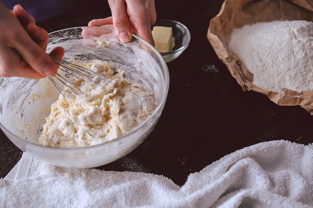 Produkcja Ciasta Truskawkowego Krok Po Kroku