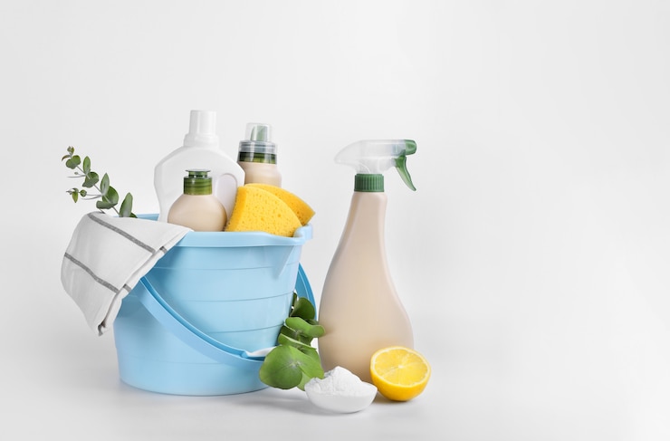 Zdjęcie produkty czyszczące ekologiczne izolowane na białym tle