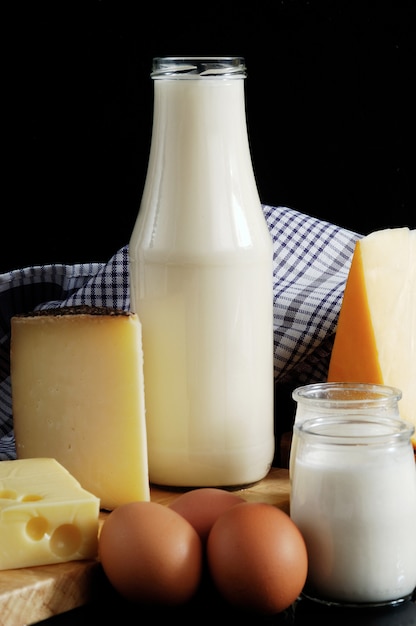 Produkty mleczne: mleko, ser i jajka