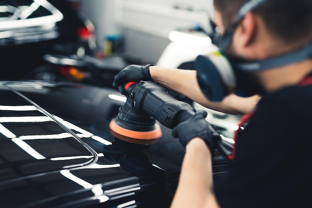 Profesjonalne centrum car detailingu, które sprawia, że samochody są lśniące i zadbane