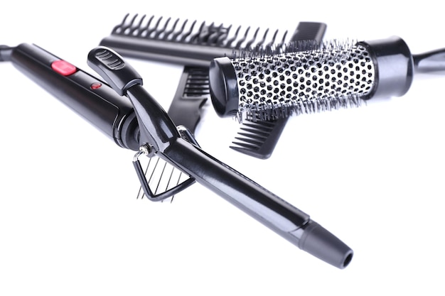 Profesjonalne narzędzia fryzjerskie na białym tle
