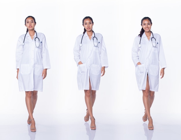 Profesjonalny Asian Beautiful Doctor Pielęgniarka Kobieta w labcoat uniform czarne włosy stetoskop uśmiecha się i spacery w szpitalu medycznym, studio oświetlenie białe tło, kolaż grupa opakowanie pełnej długości