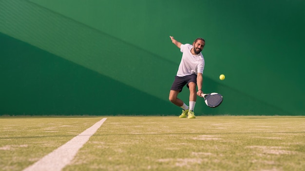 Profesjonalny Monitor Skoku Padla Do Piłki Z Czarną Rakietą Sportowa Gra