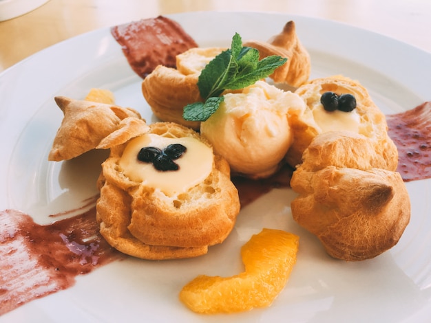 Profiteroles Ze śmietaną I Pomarańczą