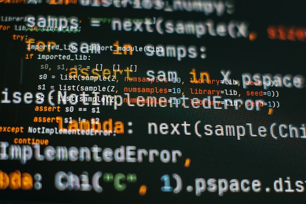 Programista aplikacji mobilnych. Innowacyjny projekt startupowy. Kod programowania strony internetowej. Biznes IT.