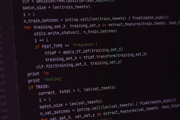 Programista Python, skrypt java, html, kod źródłowy css na ekranie monitora. pisanie scenariusza programisty. kodowanie programu. programista edycji kodu tła. Technologia tła bliska strzał.