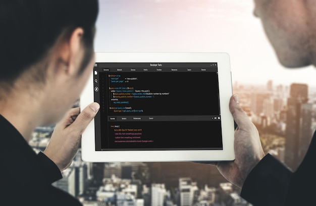 Programowanie rozwoju oprogramowania na ekranie komputera w celu modowego kodowania aplikacji i programów
