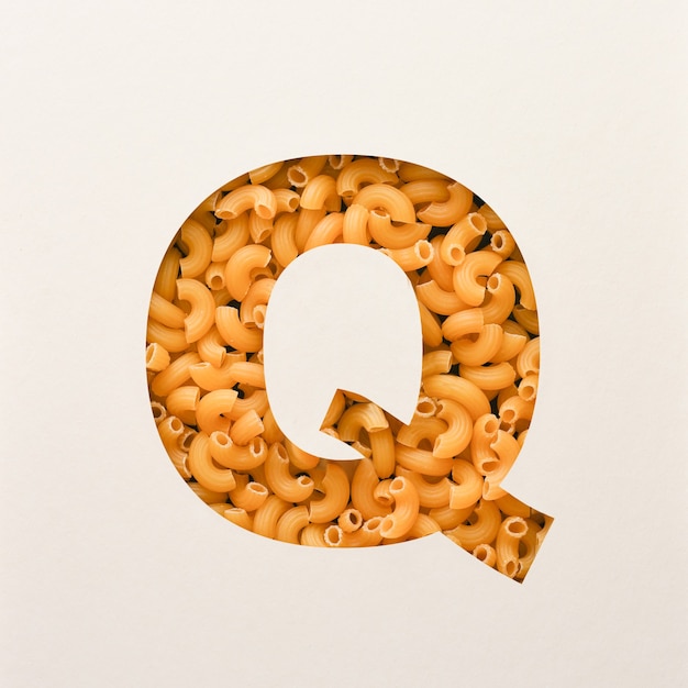 Projekt Czcionki, Czcionka Abstrakcyjna Alfabetu Z Makaronem łokciowym, Realistyczna Typografia żywności - Q
