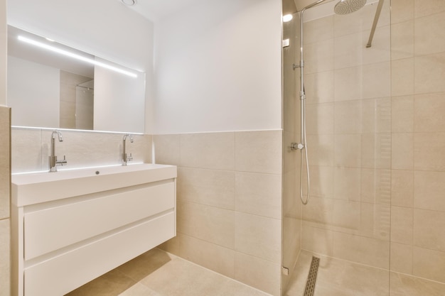 Projekt luksusowej łazienki w nowoczesnym mieszkaniu