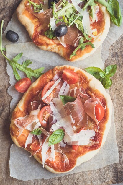 Zdjęcie prosciutto mini pizza