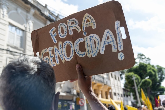 Zdjęcie protestujący przeciwko rządowi prezydenta jaira bolsonaro w mieście salvador