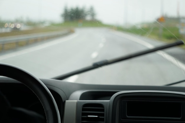 Prowadzenie samochodu na autostradzie z perspektywy kierowcy