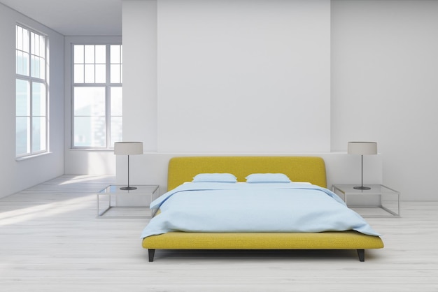 Przedni widok wnętrza sypialni z żółtym podwójnym łóżkiem stojącym w środku pokoju z białą podłogą. Szklany nocny stół z lampą.