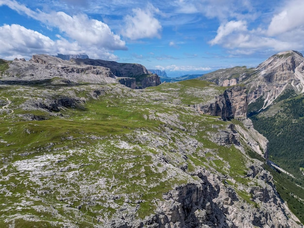 Przejście Puez widok lotniczy Dolomitów Alpy w pobliżu Alta Badia TrentinoRegion AltoAdige Włochy Sezon letni