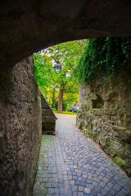 Przejście zamku w bajkowym mieście Rothenburg, Niemcy