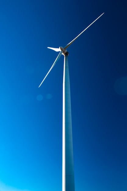 Przesył energii z turbin wiatrowych na polach w stanie Santa Catarina w Brazylii