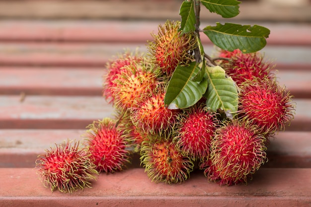 Przeznaczone do walki radioelektronicznej czerwone świeże Rambutans