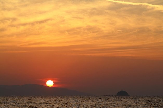 Przybrzeżne miasto Turgutreis i spektakularne zachody słońca Bodrum Mugla