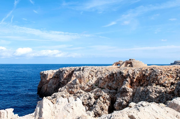 Przybrzeżny krajobraz menorki, baleary, hiszpania