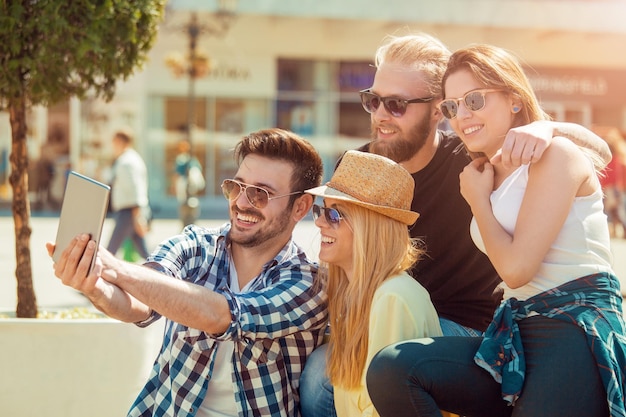 Przyjaciele Biorąc Selfie