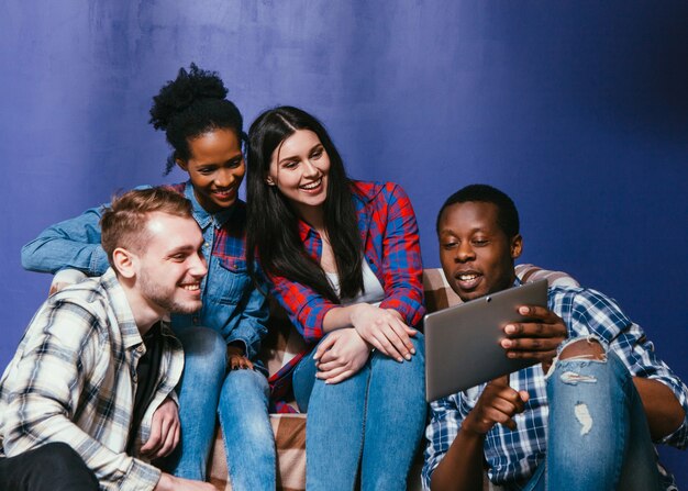 Przyjaciele Firma International Black White Home Rozrywka Zabawa Tablet Przyjaźń Firma Happy Moments Concept