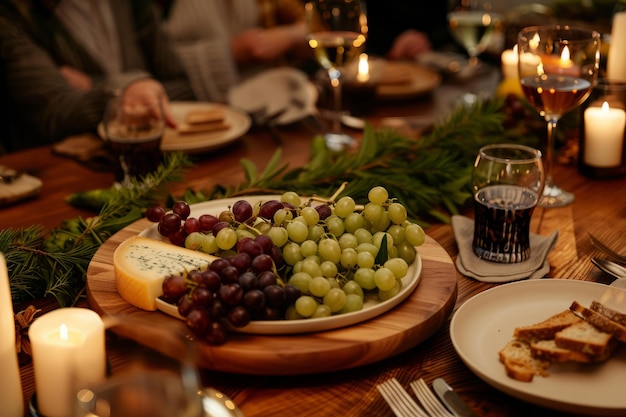 Przyjaciele razem przy stole z serem i winogronami Generatywna sztuczna inteligencja