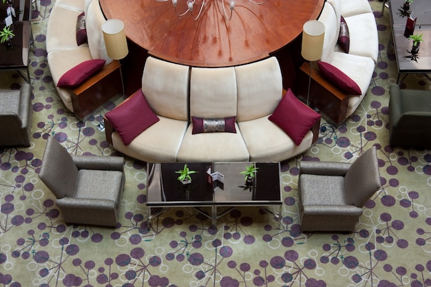 Przykład Eleganckiego Układu Lobby W Pięciogwiazdkowym Hotelu - Europa
