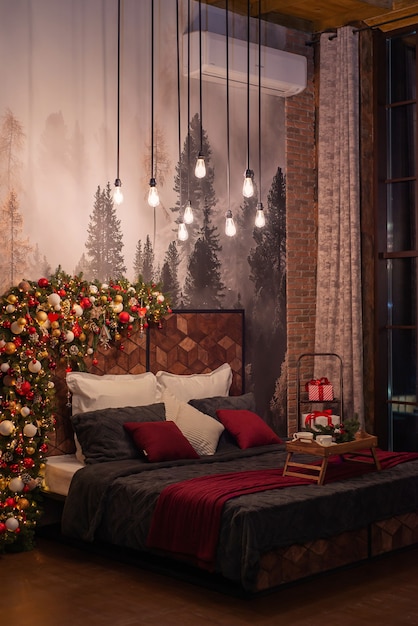 Przytulna świąteczna sypialnia Koncepcja drzewa i natury we wnętrzu pokoju