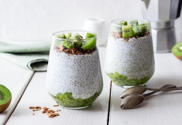 Pudding chia z kiwi i muesli Zdrowe odżywianie Wegetariańskie Śniadanie