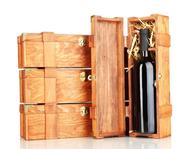 Pudełka drewniane do wina izolowanego na białym