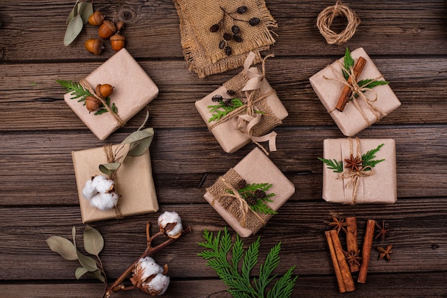 Pudełka na prezenty świąteczne w ekologicznym opakowaniu z papieru kraftowego zero waste