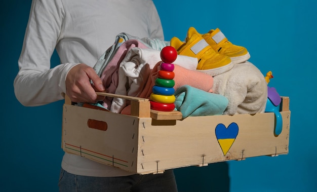 Zdjęcie pudełko na datki z rzeczami i zabawkami dla dzieci dla ukraińskich uchodźców