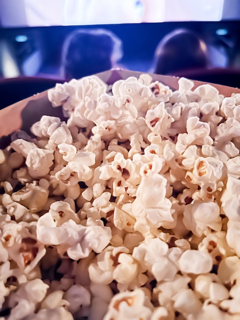 Pudełko na popcorn kinowy i rozrywkowy w kinie dla usługi transmisji strumieniowej programów telewizyjnych i produkcji filmowej