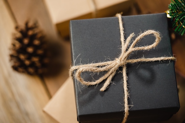 Pudełko na prezent na Boże Narodzenie i Nowy Rok tło wakacje