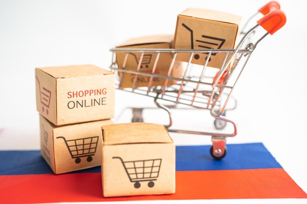 Pudełko z logo koszyka zakupów online i flagą Rosji Import Eksport Zakupy online lub handel finanse usługi dostawy sklep produkt wysyłka koncepcja dostawcy handlu