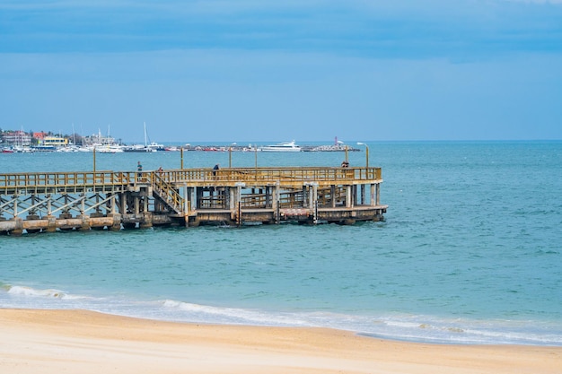 Puente en la playa