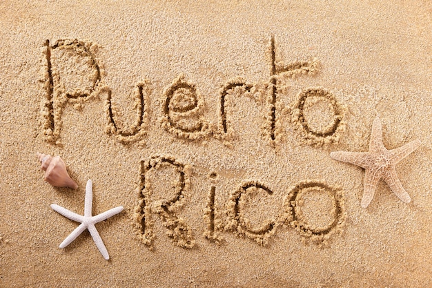 Puerto Rico odręcznie wiadomość piasku na plaży