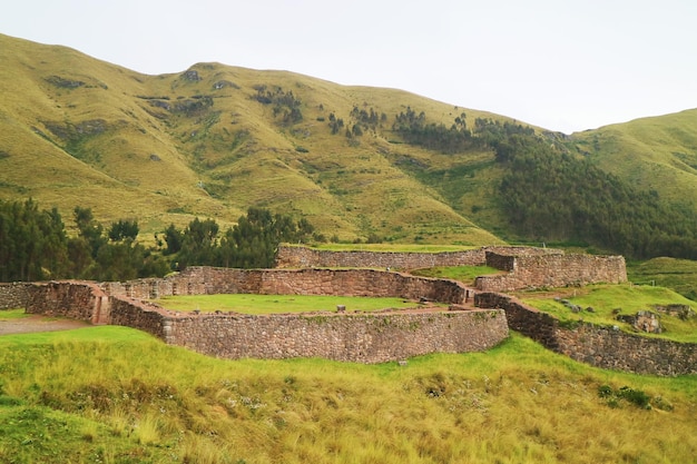 Puka Pukara Czerwona forteca na wzgórzu regionu Cusco Peru