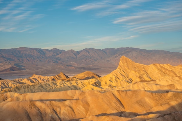 Punkt Zabriskie o wschodzie słońca. Park Narodowy Doliny Śmierci. Kalifornia, USA