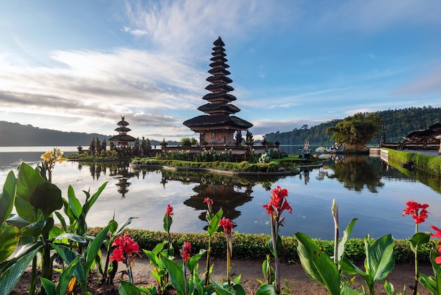 Pura Ulun Danu Bratan W Bedugul Bali Indonezja