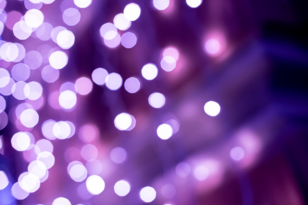 Purpurowy bokeh zamazujący światła tło