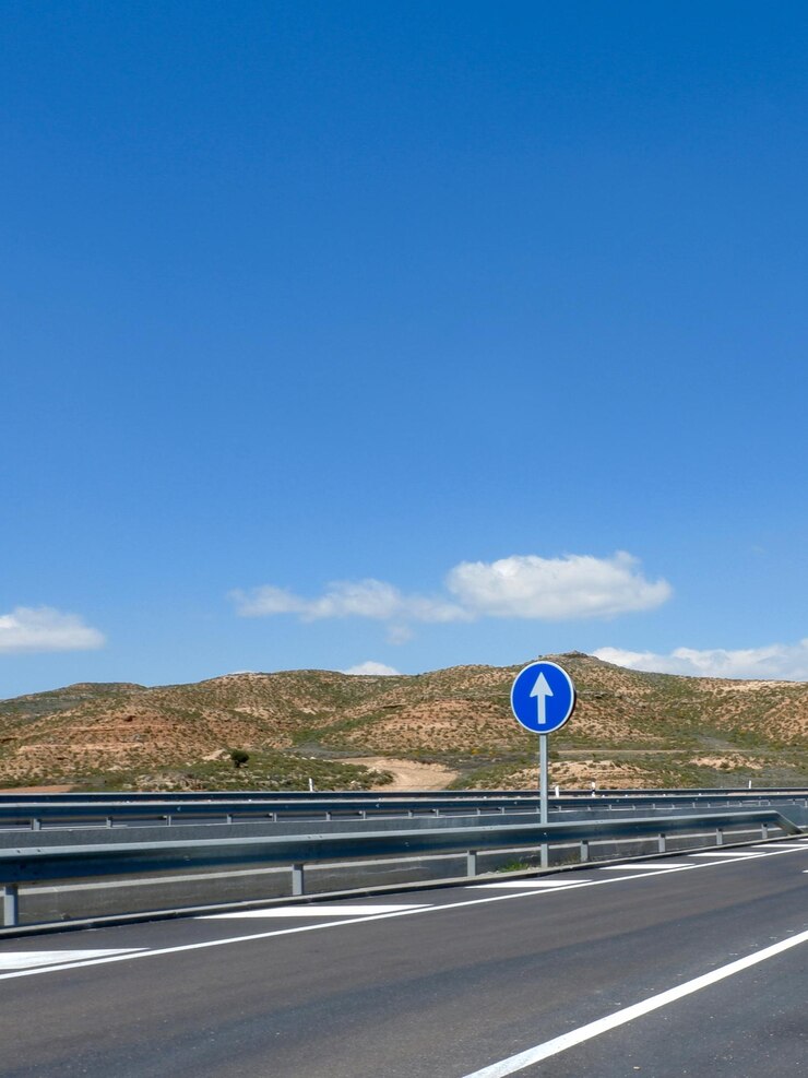 Pusta autostrada w gminie Castille and Leon w Hiszpanii