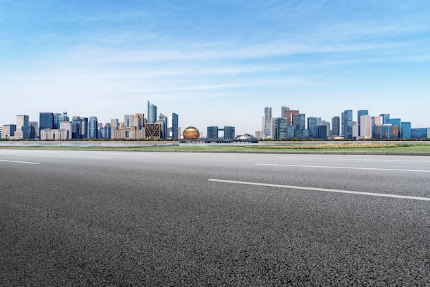 Pusta Autostrada Z Pejzaż Miejski Chiny